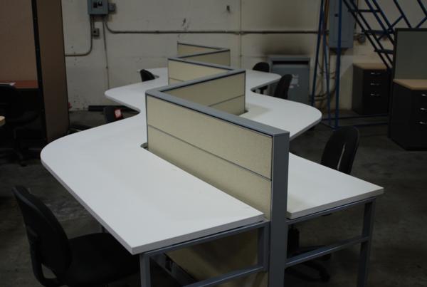 USED CURVE SERIES MODULAR WORK STATIONS
